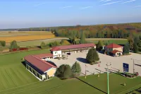 Country Inn Listowel - parking