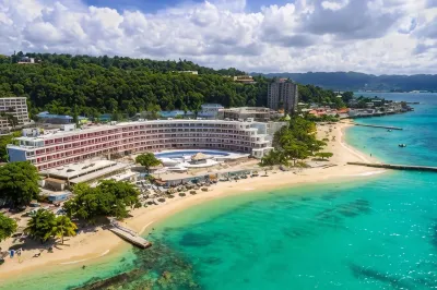 Grand Decameron Cornwall Beach, A Trademark All Inclusive Hotels near Montego Bay Port