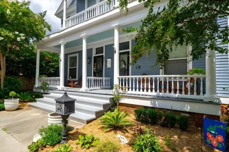 Downtown Blue Manor 1 Отели рядом с достопримечательностью «The Boathouse»