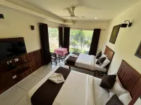 Velan Temple View Hotels in Sivagiripatti