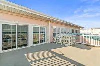 4bd Beachfront Condo w/Pool & Ocean Views