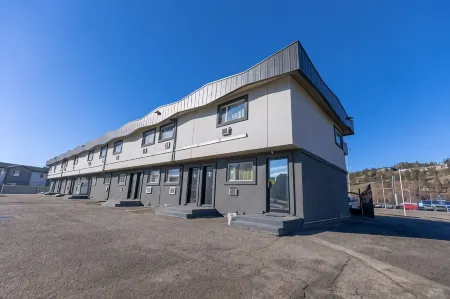 Canadas Best Value Inn Kelowna Отели рядом с достопримечательностью «The University of British Columbia - Okanagan Campus»