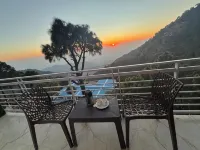 Vanasathli I Near Mall Road Kasauli I Open Garden & Rooftop - Mountain view
