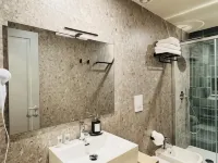 蜂巢旅館 鄰近曼佐尼的酒店