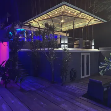 Old Crow Hotel and Suites