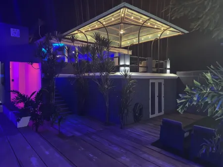 Old Crow Hotel and Suites