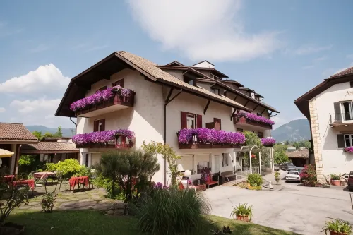 Angerburg Blumenhotel Hotels in Appiano sulla Strada del Vino