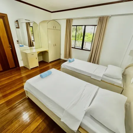Bluewaves Hostel & Villa Panagsama by Hiverooms