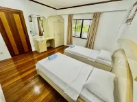 Bluewaves Hostel & Villa Panagsama by Hiverooms