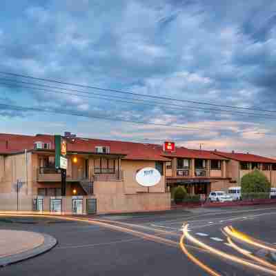 Black Buffalo Hotel Exterior