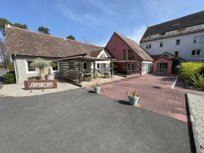 Hotel Arbor - les Hunaudieres - le Mans Sud - Mulsanne فنادق في Mulsanne