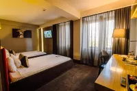 Plaza V Hotel