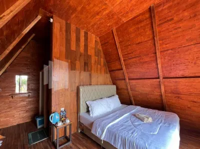 Glamping Pengilon Edupark Mitra RedDoorz Hotels near Basecamp Sumbing Via Garung by@basecampstickpala