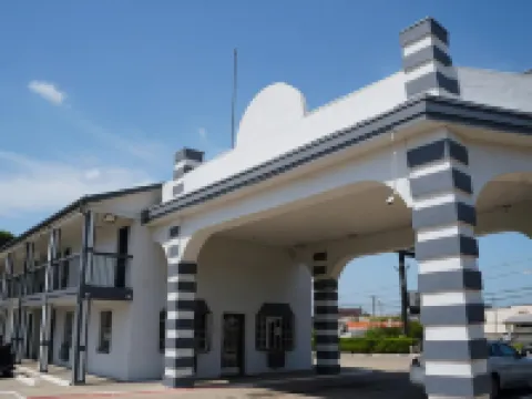 Sherman Inn Hotels in Grayson County