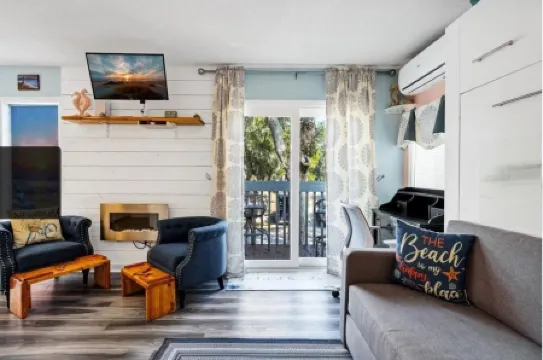 Charming Coastal Cottage Sleeps 4! Swimming, Fishing, Turtle Tours, Golf, Biking