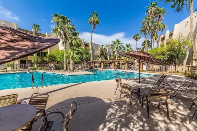 Gorgeous Condo by Fashion Square/Old Town w/pool