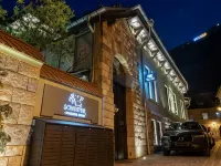 Schuster Boarding House Hotels near Strada Sforii
