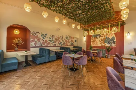 Zostel Plus Rishikesh, Mohanchatti Отели рядом с достопримечательностью «Star Trekk Adventure Beach Camp Side»