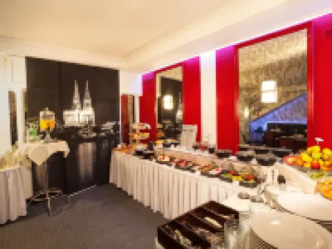 ไอเอ็นเอ โฮเทล รอยัล โรงแรมในโคโลญ