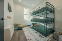 Sleeps 7 ~ Near Ice Rink ~ Netflix ~ Triple Bunk