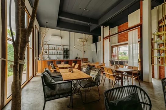 รูปภาพของWhite Wall Riverfront Hotel