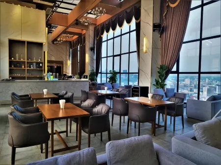 Legend Hotel and Resort Отели рядом с достопримечательностью «Порт Сихануквилл»