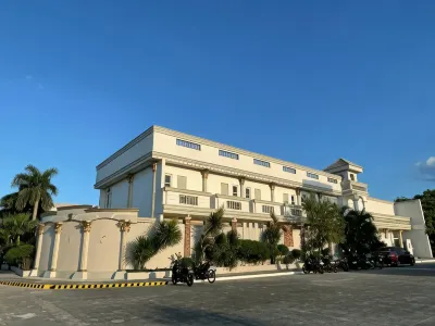 El Palacio Hotel & Resort Hotels near V Central Kawit