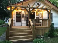 Cozy All-Season Family Cottage in Balm Beach!