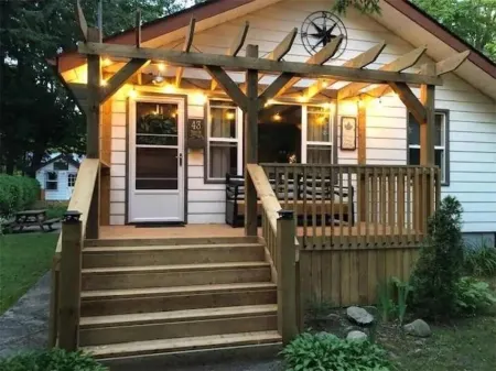 Cozy All-Season Family Cottage in Balm Beach!