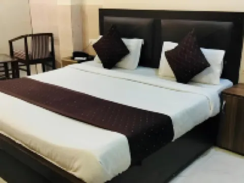 Hotel Alpine Hotels near Hyatt entrance