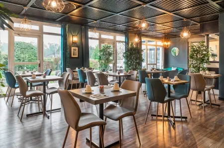 Sure Hotel by Best Western Calais Coquelles Tunnel s/ Manche Отели рядом с достопримечательностью «Les Baraques Military Cemetery»