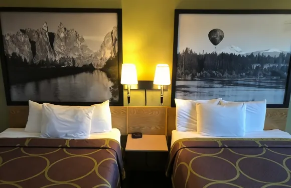 雷德蒙德速8酒店