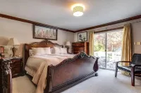 ~THE RETREAT~ Hotels near Calvary Pentecostal Tabernacle