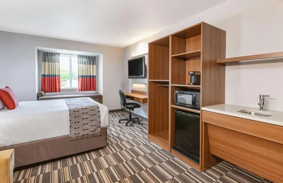 匹茲堡機場麥客達套房酒店