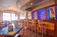Infinity Bay Spa & Beach Resort - bar