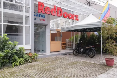 RedDoorz Near Gor Satria Purwokerto Отели рядом с достопримечательностью «Monumen Panglima Besar Jenderal Soedirman»