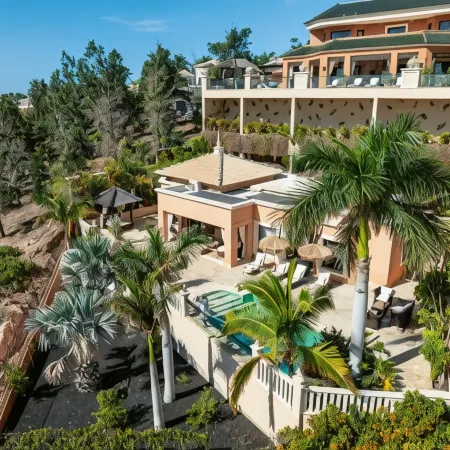 Royal Garden Villas, Luxury Hotel