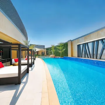 AlRayyan Hotel Doha, Curio Collection by Hilton