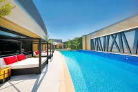 AlRayyan Hotel Doha, Curio Collection by Hilton