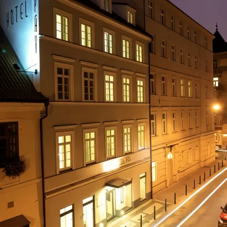 Hotel Páv Отели рядом с достопримечательностью «Пивная U Fleku»
