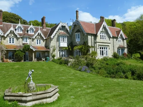 Lisle Combe