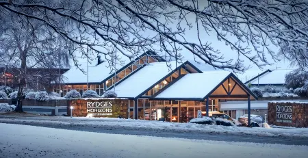 Horizons Lake Jindabyne Отели рядом с достопримечательностью «Сноуи Маунтинс Граммар Скул»