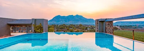 Basalt Paradise Resort and Spa Các khách sạn ở Panchmahal