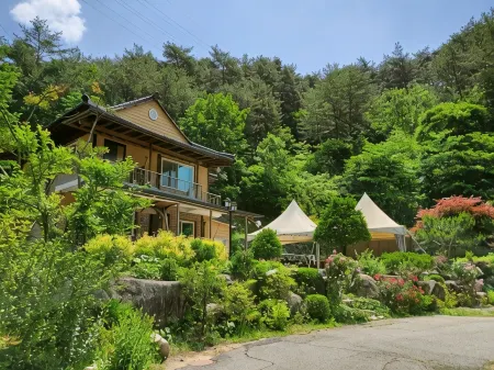 Inje Inje Pension Отели рядом с достопримечательностью «The 38th Parallel»