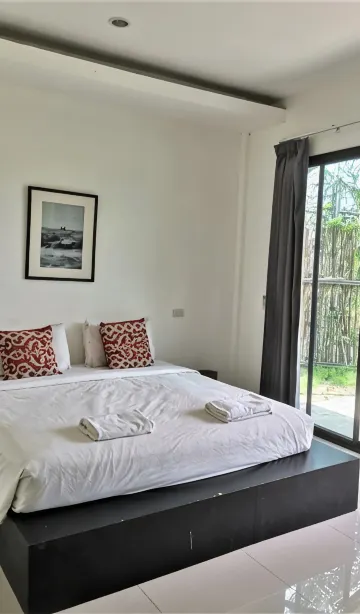 ห้องดีลักซ์ เตียงใหญ่ พร้อมวิวสวน