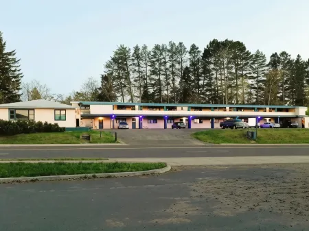 Love Hotels Timberline by OYO Lake Superior