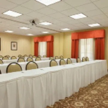 햄프턴 인 & 스위트 프래트빌