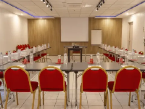 Hôtel l'Amandier Hotels in Nanterre