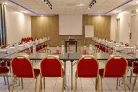 Hôtel l'Amandier Hotels in Nanterre