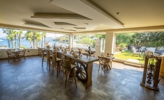 Azka Hotel